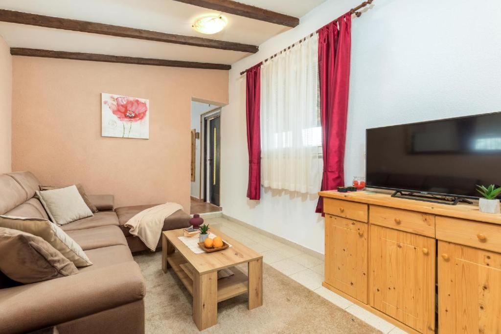 Apartment Mladenka بولا المظهر الخارجي الصورة