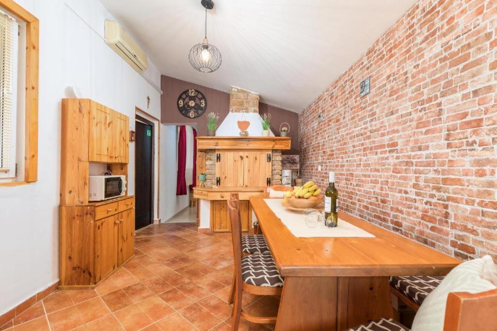 Apartment Mladenka بولا المظهر الخارجي الصورة