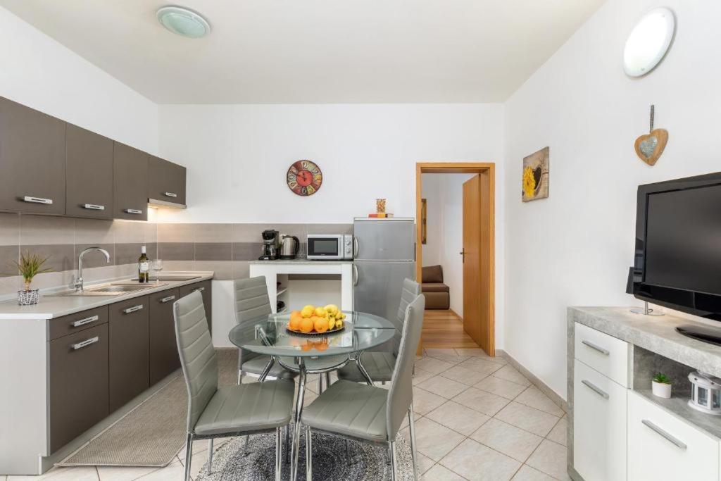 Apartment Mladenka بولا المظهر الخارجي الصورة