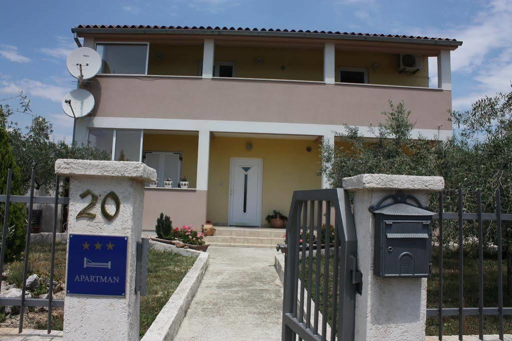 Apartment Mladenka بولا المظهر الخارجي الصورة