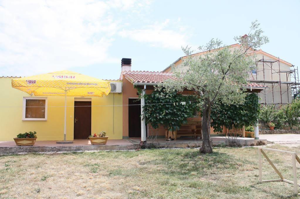 Apartment Mladenka بولا المظهر الخارجي الصورة