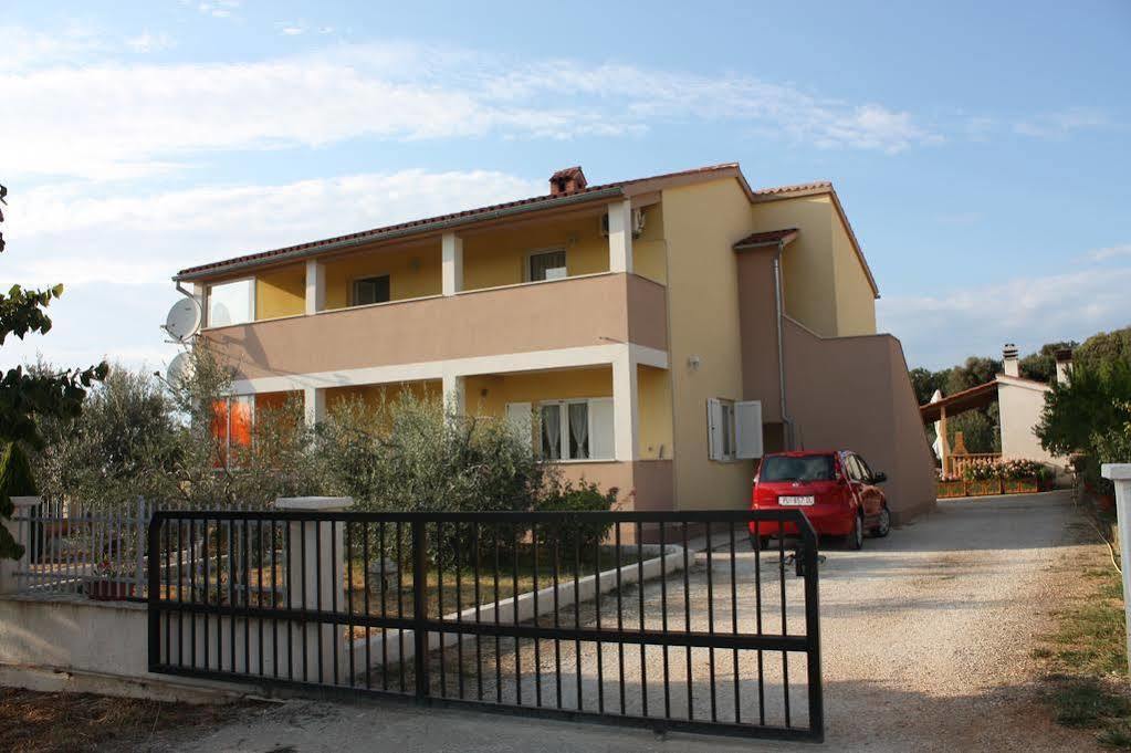 Apartment Mladenka بولا المظهر الخارجي الصورة