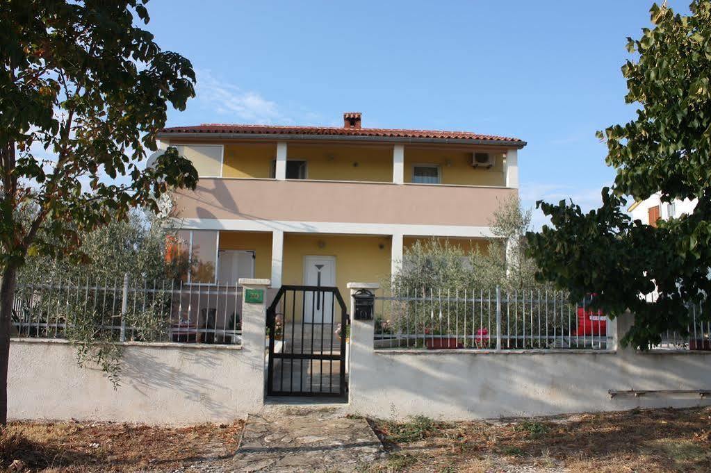 Apartment Mladenka بولا المظهر الخارجي الصورة