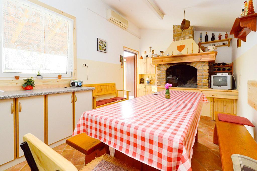 Apartment Mladenka بولا الغرفة الصورة