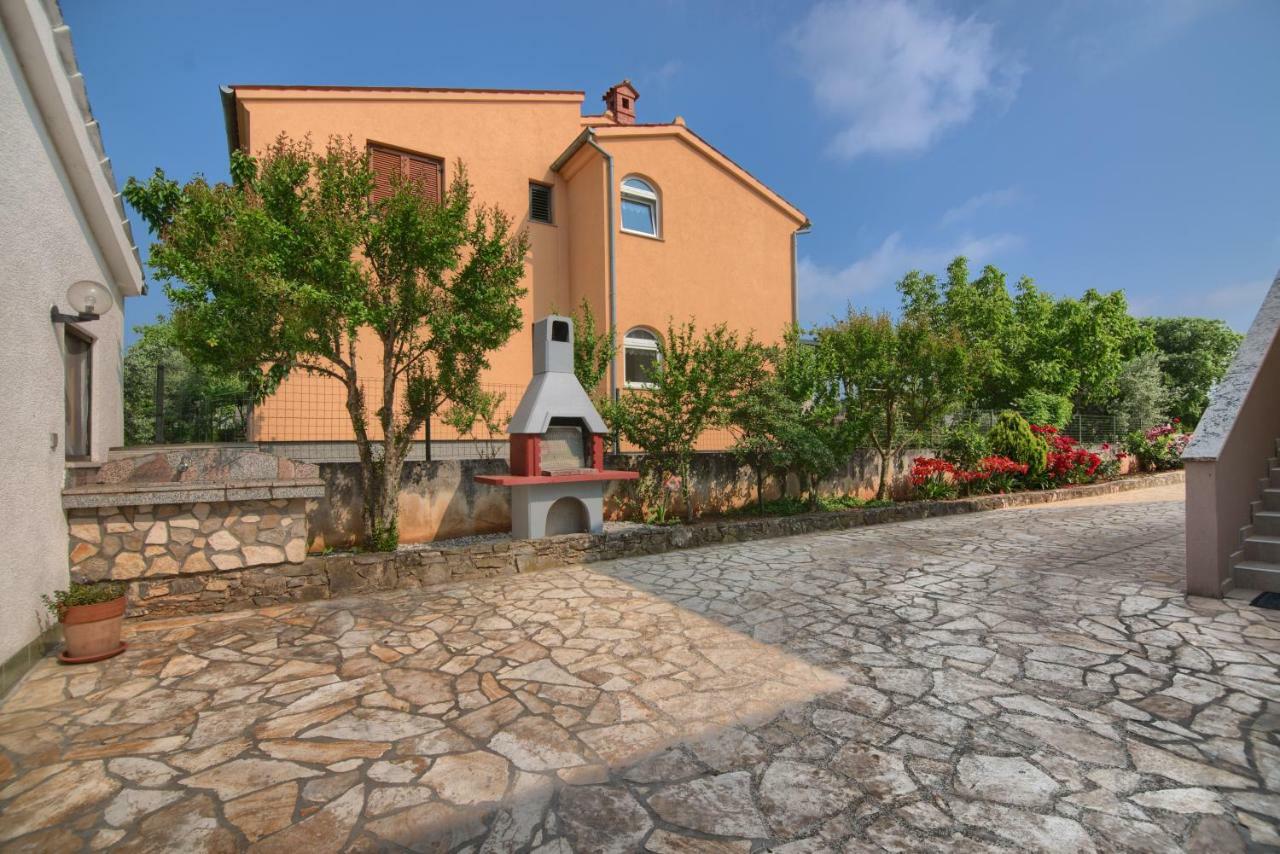Apartment Mladenka بولا المظهر الخارجي الصورة