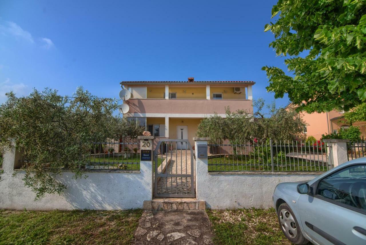 Apartment Mladenka بولا المظهر الخارجي الصورة
