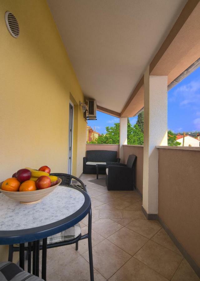 Apartment Mladenka بولا المظهر الخارجي الصورة