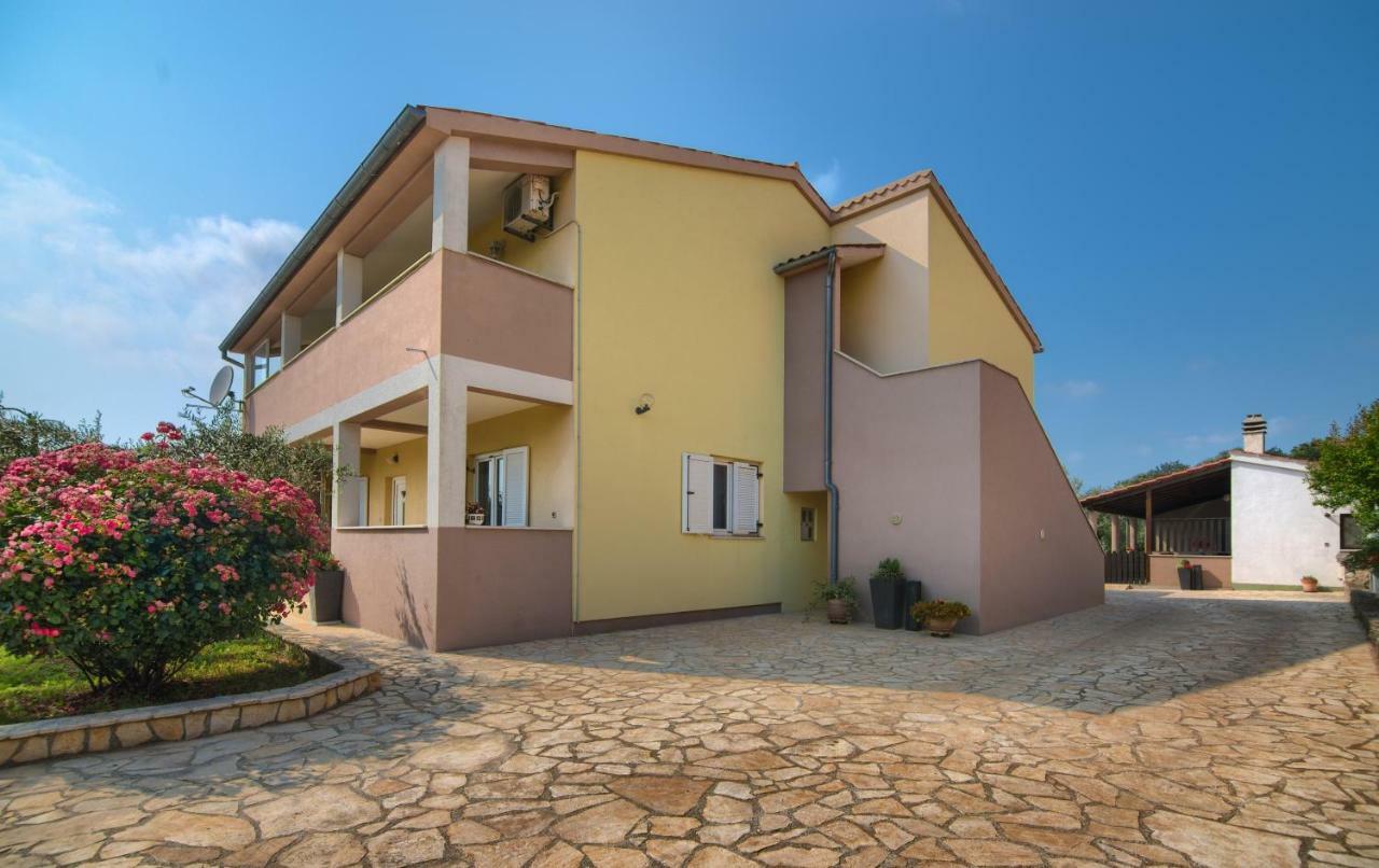 Apartment Mladenka بولا المظهر الخارجي الصورة