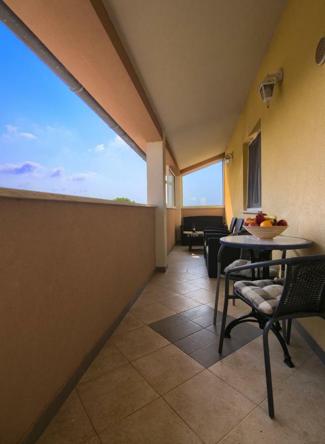 Apartment Mladenka بولا المظهر الخارجي الصورة