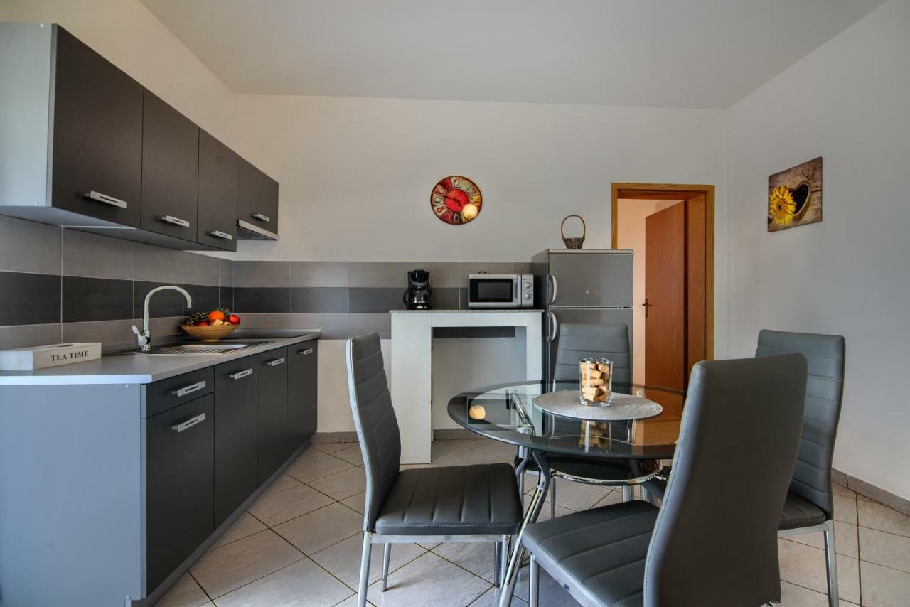 Apartment Mladenka بولا المظهر الخارجي الصورة